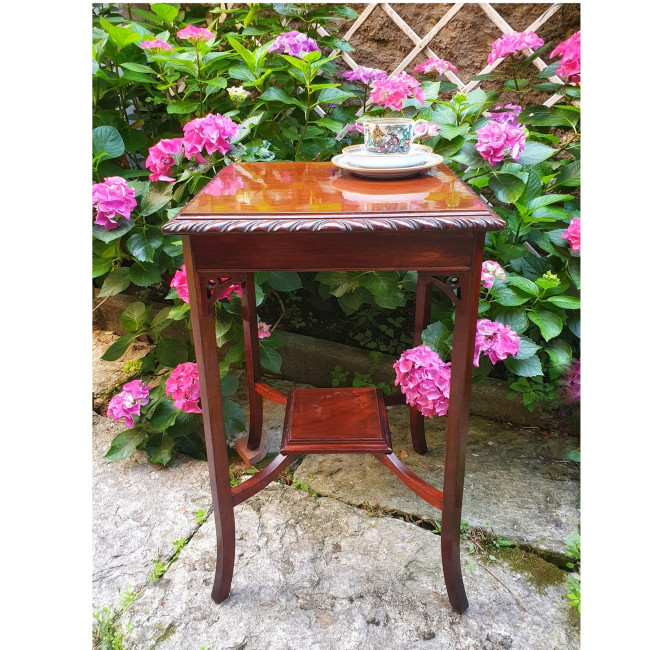 Side table chippendale...