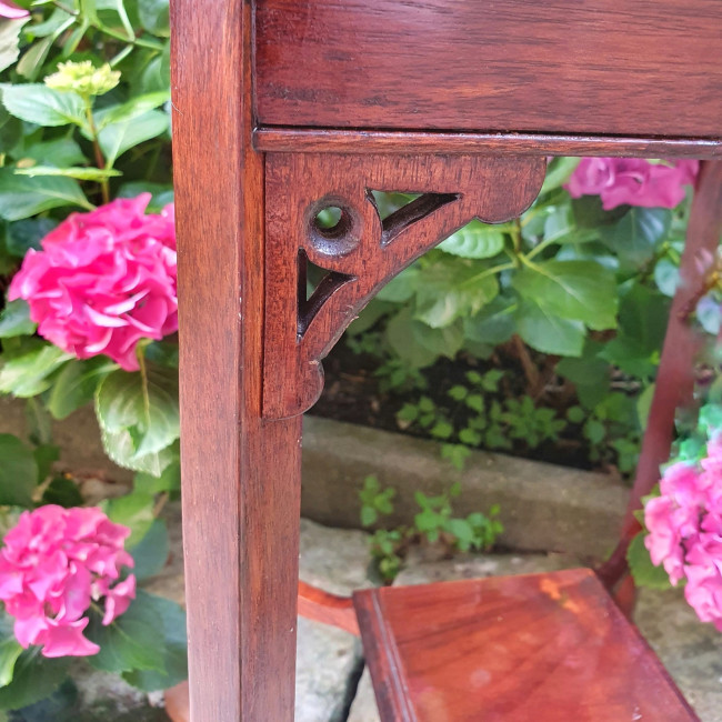 Side table chippendale...