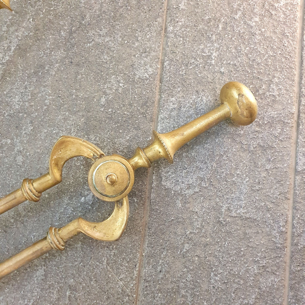 Set 3 Pezzi Attrezzi Per Camino In Metallo Ottonato – Stile Classico Lapillo, Altezza 78 Cm, Per Camini E Caminetti