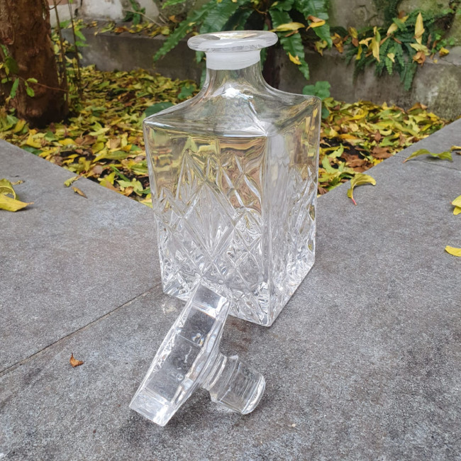 Bottiglia vintage in cristallo per liquore