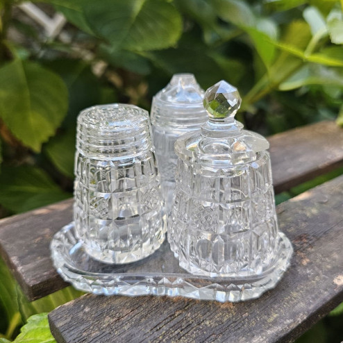 Breakfast cruet in...