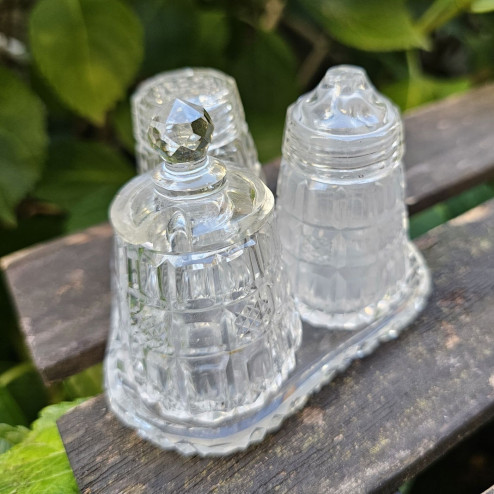 Breakfast cruet in...