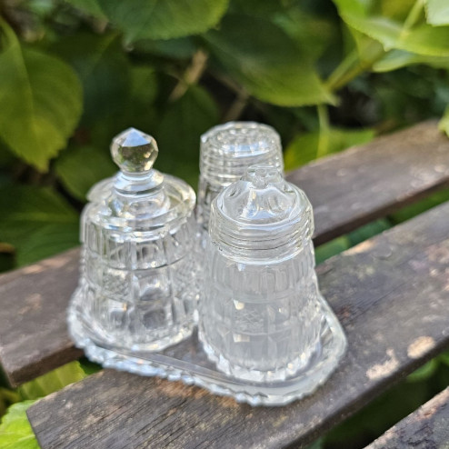Breakfast cruet in...