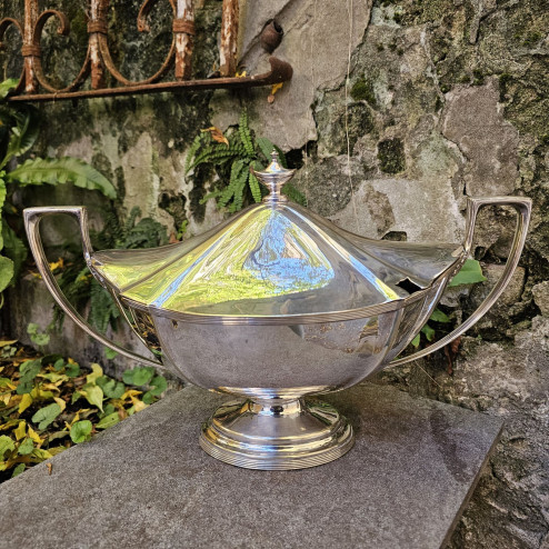 Grande zuppiera neoclassica...