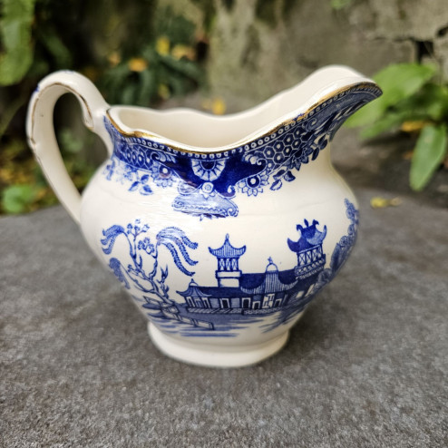 Lattiera in ceramica...