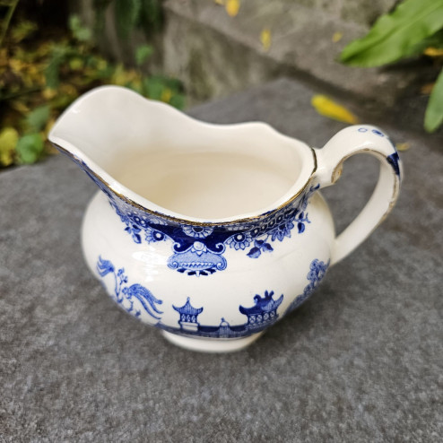 Lattiera in ceramica...