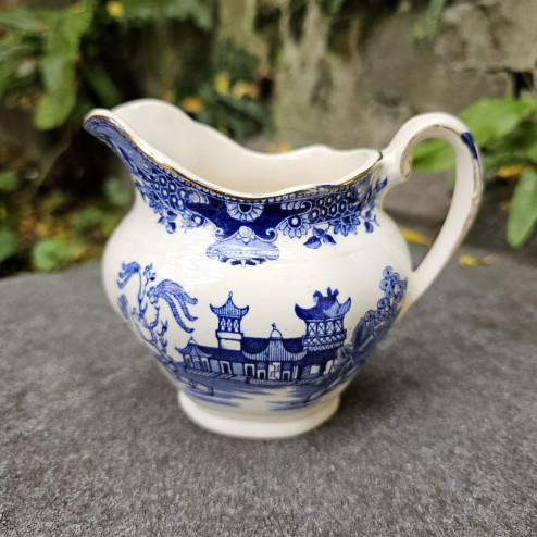 Lattiera in ceramica...