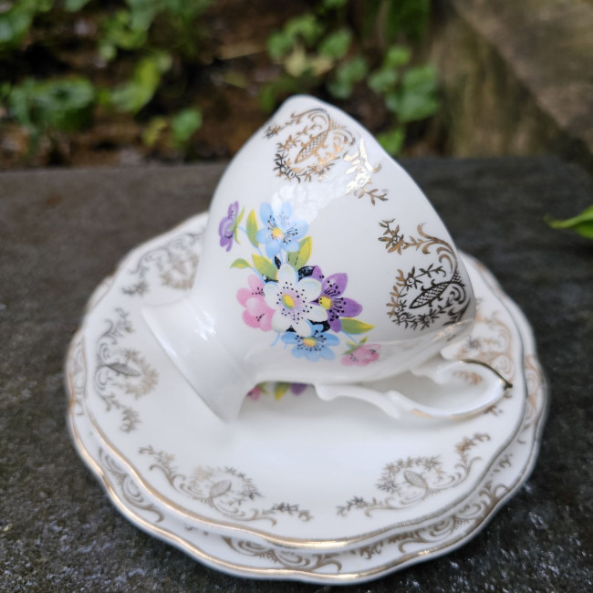 Tazza con doppio piattino...