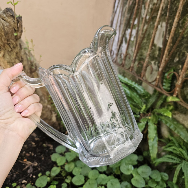 Caraffa in vetro pressato...