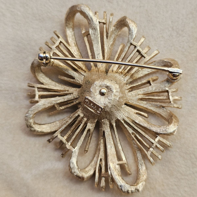 Spilla vintage Trifari con...