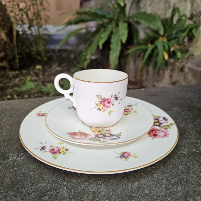 Trio Royal Worcester in...